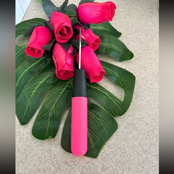 Latch Hook Crochet Needle Pink/ Black New - Picture 2 of 4